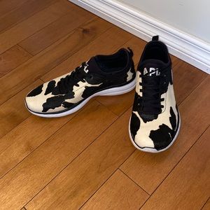 APL Iconic Phantom Black / White / Cow Running Shoes